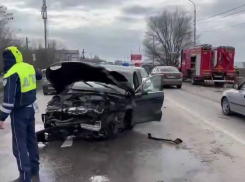 BMW полностью сгорела в ДТП с Porsche на Обсерваторной 