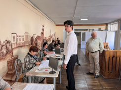 Кандидат в губернаторы Ростовской области от «Пенсионеров России» пришел на выборы с внуками