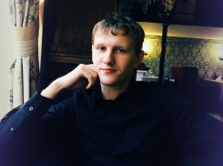 Разъяренная толпа избила студента в Ростове битой за то, что тот занял дорогу 