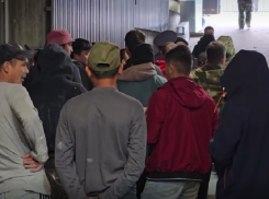 На Дону мигрантам могут запретить работать курьерами и продавать продукты 