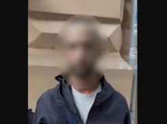 В Ростове у 21-летнего парня из карманов и квартиры достали десятки свертков с наркотиками