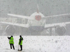 Обильный снегопад в Москве стал причиной отмены авиарейса в Ростов-на-Дону