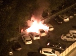 На ростовской парковке сгорела Тойота-Камри