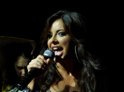 Губернатору Голубеву предложили запретить концерт Ани Лорак в Ростове