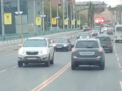 Перекрытие движения из-за ремонта популярного в Ростове моста испугало горожан «праздничными» пробками