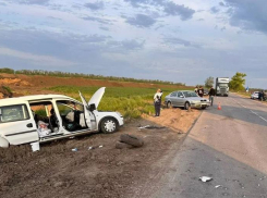 Три человека пострадали в массовом ДТП на трассе в Ростовской области
