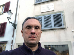 Сбежавший из России ростовский депутат-коммунист путешествует по ленинским местам в Швейцарии