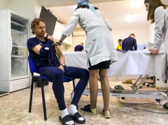 Валерий Карпин и футболисты «Ростова» вакцинировались от коронавируса