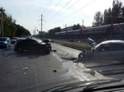 Трое мужчин получили серьезные травмы в массовом ДТП на встречке по улице Нансена в Ростове