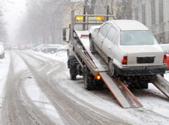 Для расчистки улиц от снега в Новочеркасске эвакуировали автомобили