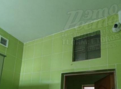 В туалете одной из школ Ростова повесили камеру видеонаблюдения