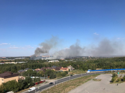 Три склада с древесиной и электрооборудованием загорелись под Ростовом