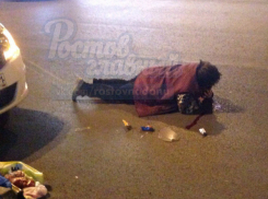 Перебегавшая дорогу женщина с покупками получила травмы под колесами автомобиля в Ростове