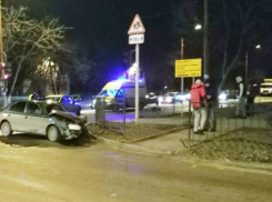 Молодой водитель иномарки пострадал в ДТП на перекрестке в Таганроге