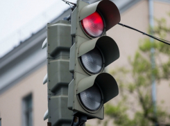 ﻿За три новых светофора из бюджета Ростова и области «отстегнут» 1,9 миллионов рублей