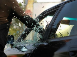 Жертвой молниеносного бандита стал владелец дорогой иномарки в Ростове