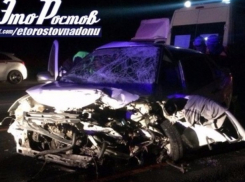 Выехавший на встречку лихач погиб сам и едва не угробил водителя другого авто в Ростовской области 