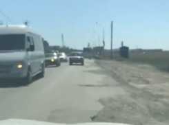 Разбитая дорога из Ростова в аэропорт «Платов» шокировала автовладельцев