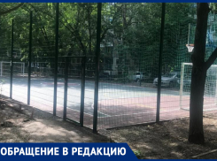 Детскую площадку в центре Ростова отремонтировали и закрыли на замок 