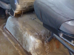 Грязевым фонтаном из-под сидения искупали пассажиров маршрутки в Ростове