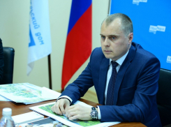 Прокуратура возмутилась, что экс-министра Майера возит на суд его супруга