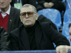 Легендарный футболист Виктор Понедельника получил перелом шейки бедра