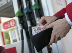 Иностранные водители высмеяли «нытье» ростовчанки-блогера из-за дорогого бензина 