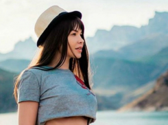 Сексуальные места своего тела обнажила у «фантастического озера» звезда Playboy из Ростова