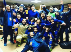 Эмоциональное слово трижды прокричал Бердыев в раздевалке «Ростова» после великой победы над «Баварией»