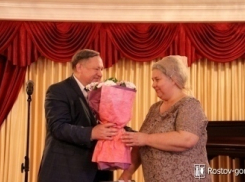 Многодетным ростовчанкам вручили грамоты и по 30 тысяч рублей