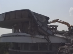 Снос ресторана «Океан» на въезде в Ростов сняли на видео