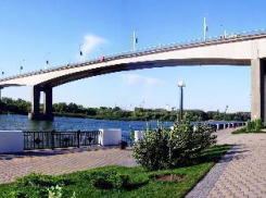Центральный пролет на Ворошиловском мосту установят в середине октября
