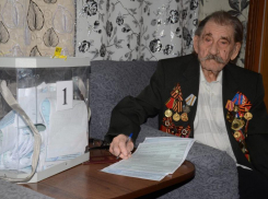 Старейший ветеран-фронтовик региона проголосовал на выборах депутатов донского парламента