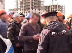 В Аксае выявлен ряд нарушений миграционного законодательства на стройке