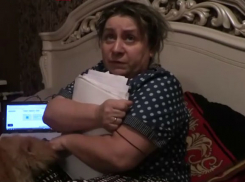 Сломанной ногой и порванной шубой завершилась попытка женщины получить документ у судебного пристава в Ростове