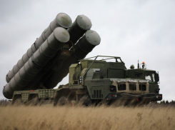 Из-за ночной атаки на Ростовскую область хутор остался без света и загорелась трава 