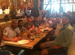 Мексиканцы пьют пиво со льдом, арабы налегают на еврейскую яичницу - что едят гости ЧМ-2018 в Ростове