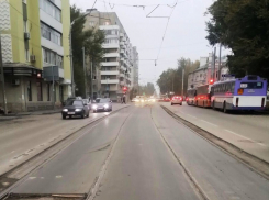 В Ростове на Театральном началась укладка асфальта