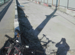 Измученные пробками на мосту Стачки жители Ростова возмутились выходными для его ремонтников