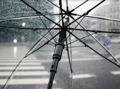 Штормовое предупреждение объявили в Ростове из-за ливней с градом и шквалистого ветра 18 и 19 мая