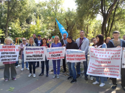 Клеймили позором зарвавшихся чинуш обманутые и бездомные ростовчане 