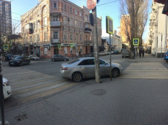 Мастера «крутой» парковки в Ростове подтвердили свои позорные двойки по знанию ПДД