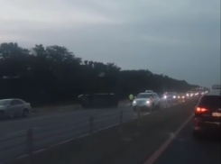 На трассе под Ростовом погиб водитель опрокинувшейся машины