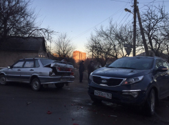 Из-за гололеда на Цезаря Кунникова в Ростове столкнулись четыре машины