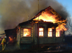 Человек насмерть задохнулся дымом во время пожара в частном доме под Ростовом