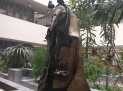 Страшные монстры и книжные упыри в библиотеке Ростова доводят читателей до икоты