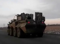Загадочный кортеж военной техники вблизи границы с Украиной сняли на видео ростовчане