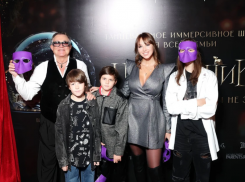 Полина и Дмитрий Дибровы покупают квартиру для 15-летнего сына с видом на Москва-реку