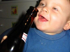 Трехлетний сын ростовчанина погиб, выпив из папиной бутылки и попробовав его наркотики 