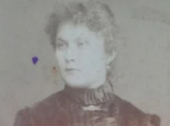 Обладающее волшебным свойством фото молодой императрицы Александры продают в Ростовской области